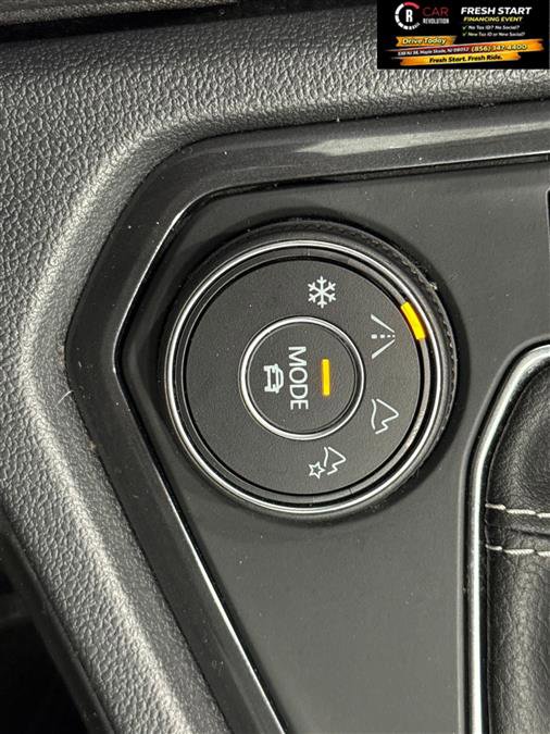 Used 2022 Volkswagen Tiguan SE image 48