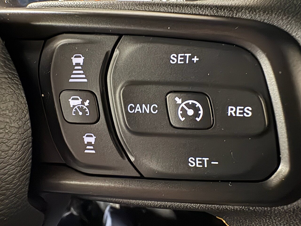 Used 2024 Jeep Gladiator Sport AWD/4WD image 14