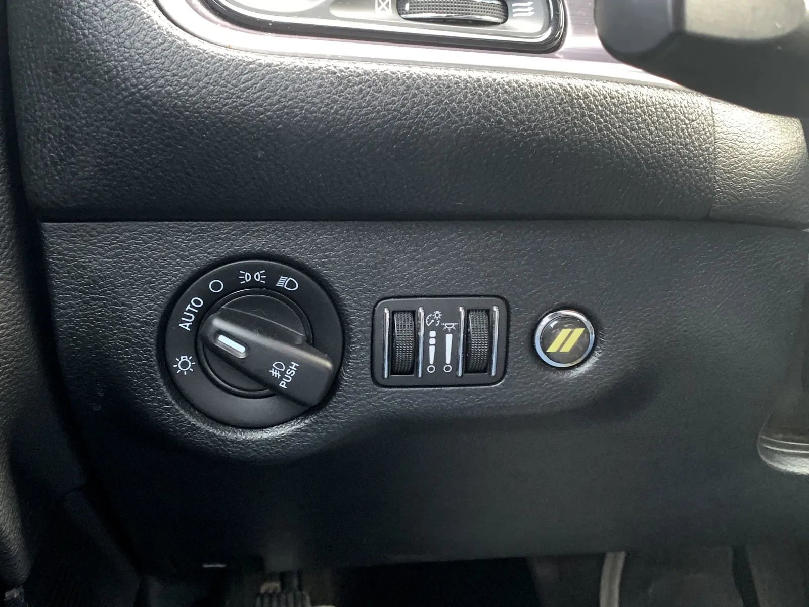 Used 2018 Dodge Challenger SXT w/ Blacktop Package image 17