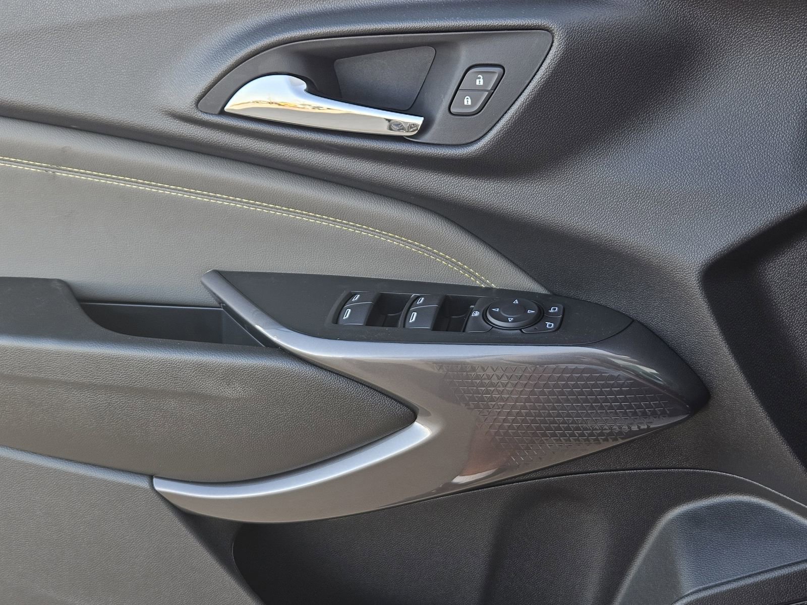 New 2026 Chevrolet Trax ACTIV w/ Sunroof Package image 23