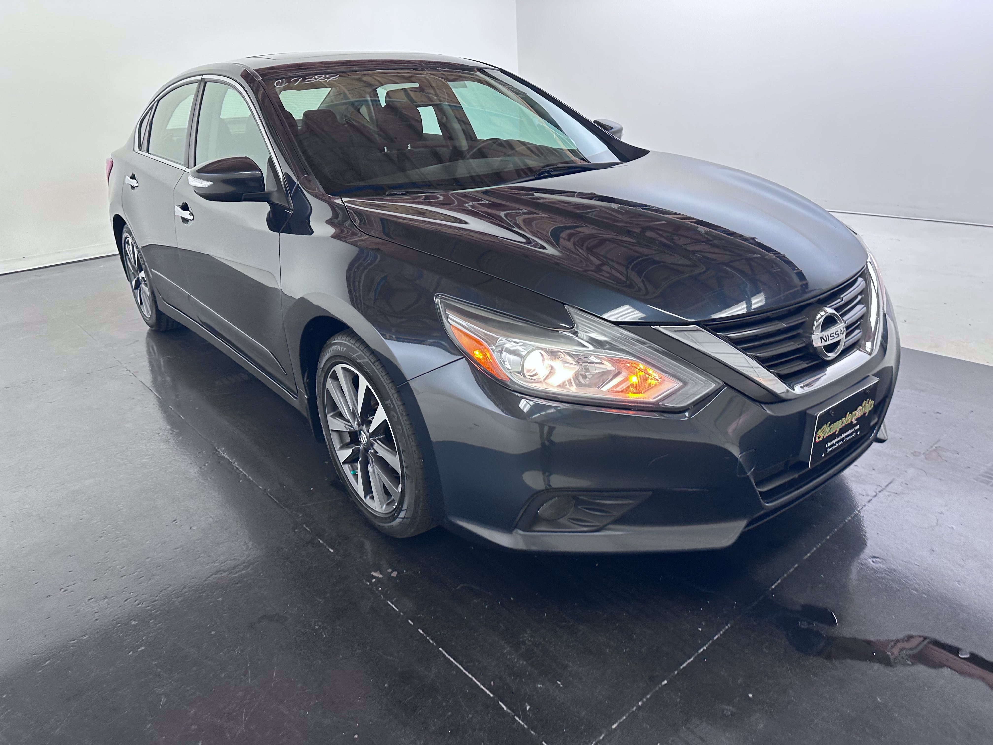 Used 2016 Nissan Altima 2.5 SV w/ Convenience Package FWD image 2