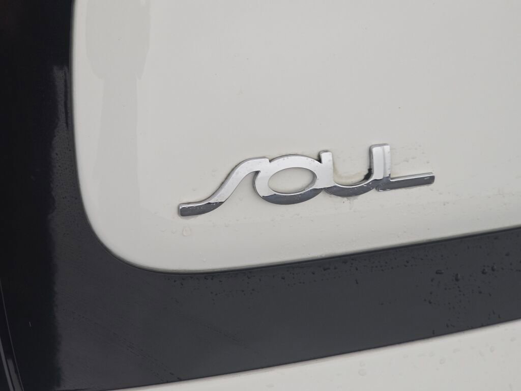 Used 2015 Kia Soul + image 15