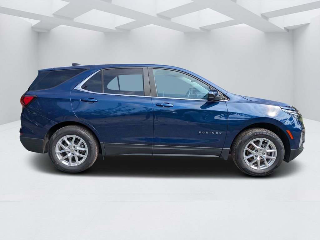Used 2022 Chevrolet Equinox LT w/ Driver Convenience Package AWD/4WD image 2