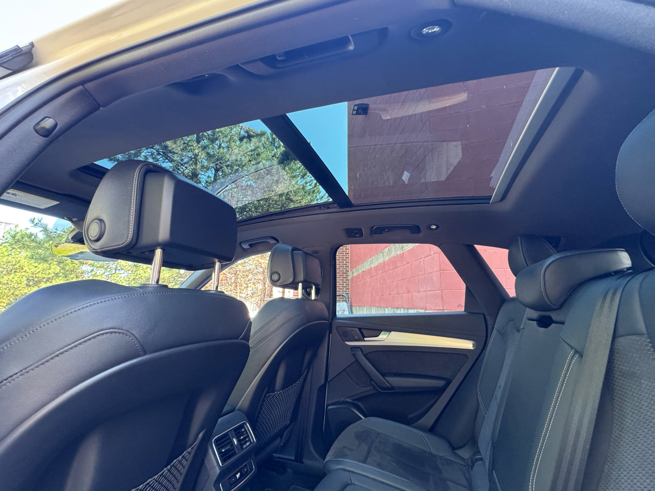 Used 2018 Audi SQ5 Premium Plus w/ Navigation Package image 9