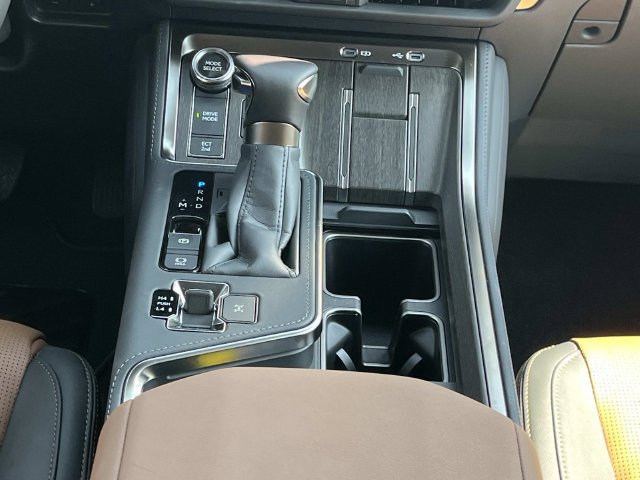Certified 2026 Lexus GX 550 w/ Accessory Package (ZB) AWD/4WD image 17