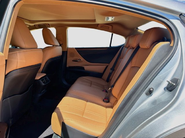 Used 2024 Lexus ES 350 w/ Technology Package FWD image 19