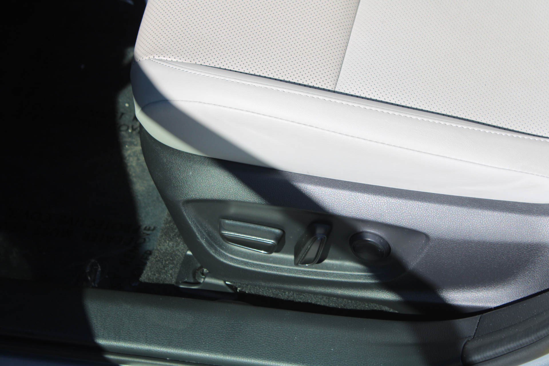 Certified 2024 Toyota Prius XLE FWD image 23