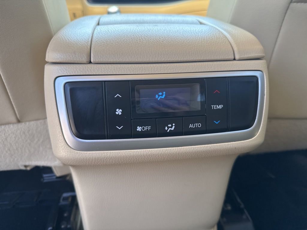 Used 2017 Toyota Highlander Plus AWD/4WD image 32