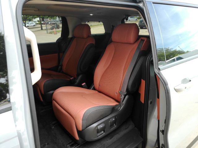 Used 2024 Kia Carnival SX Prestige image 20