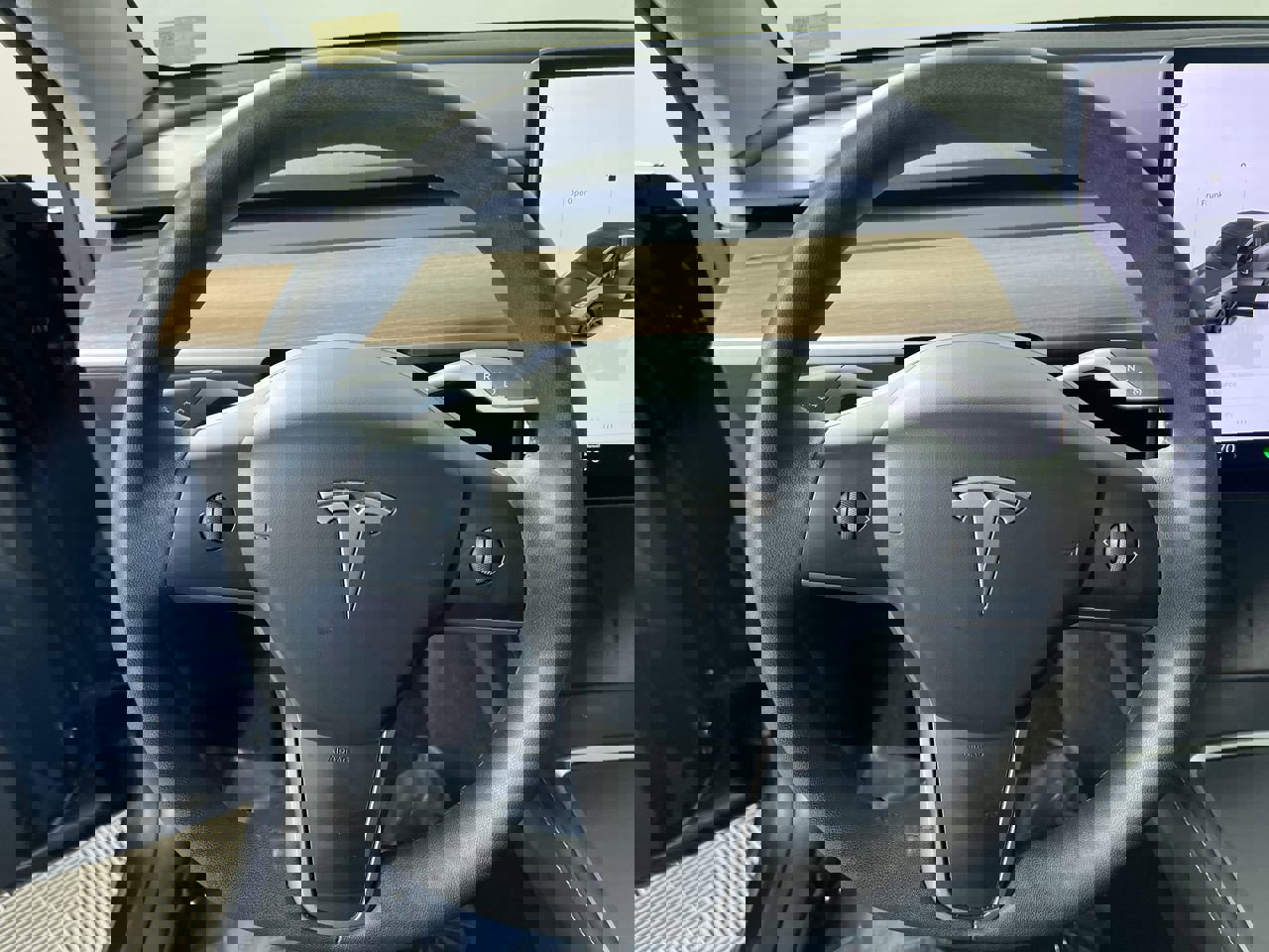 Used 2025 Tesla Model Y Long Range image 15