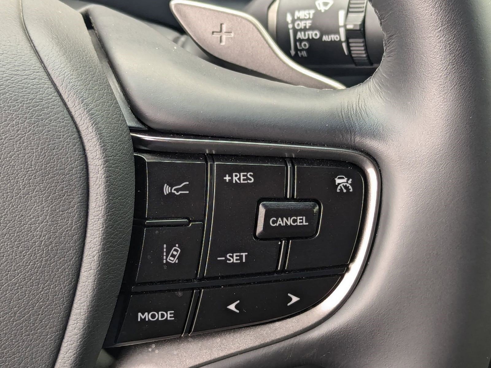 Certified 2025 Lexus ES 300h w/ Luxury Package image 28