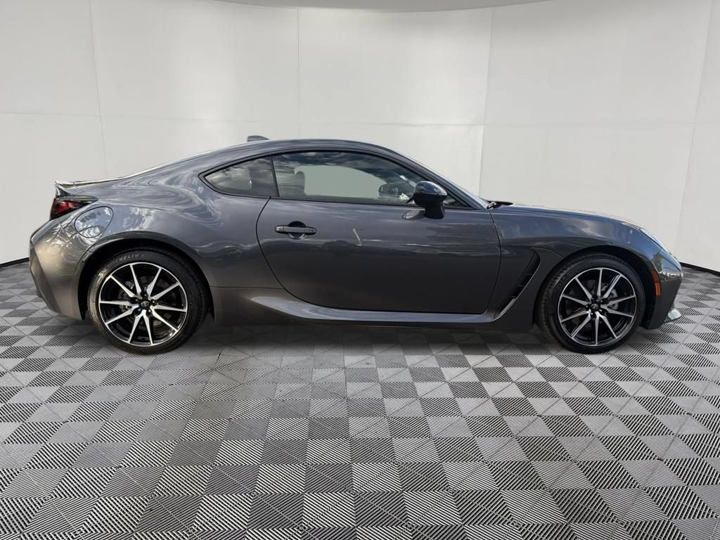 Used 2025 Toyota GR86 RWD image 11