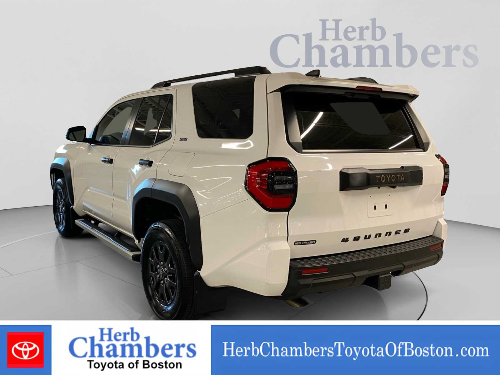 Used 2025 Toyota 4Runner SR5 AWD/4WD image 3