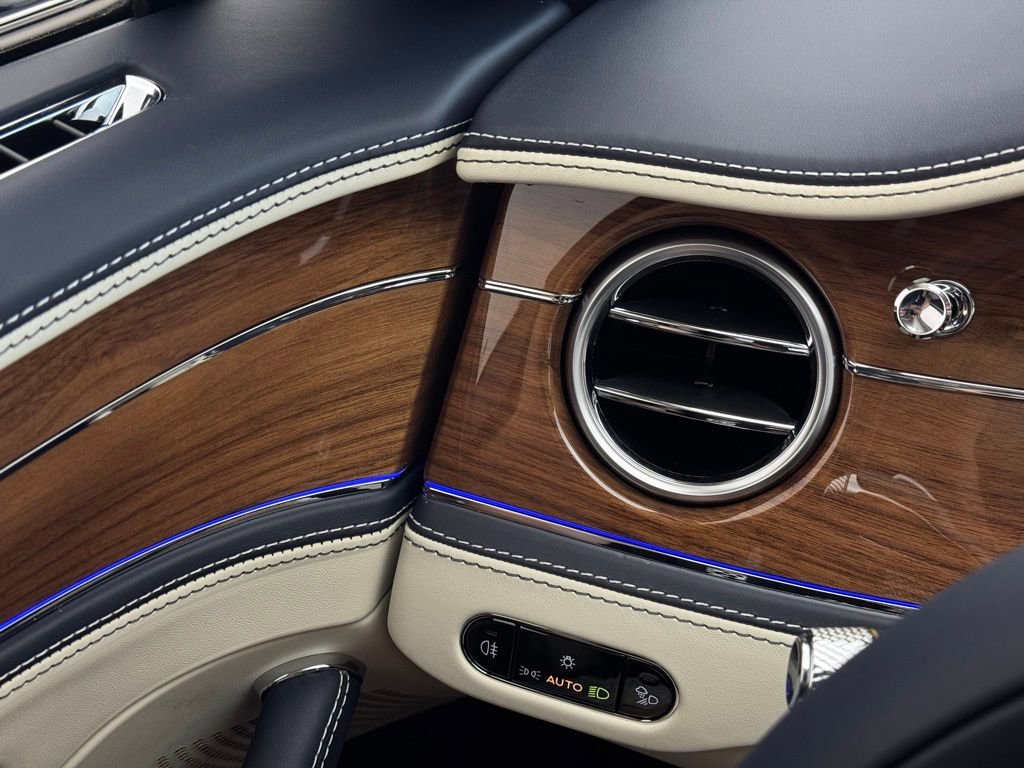 New 2026 Bentley Flying Spur Azure image 12