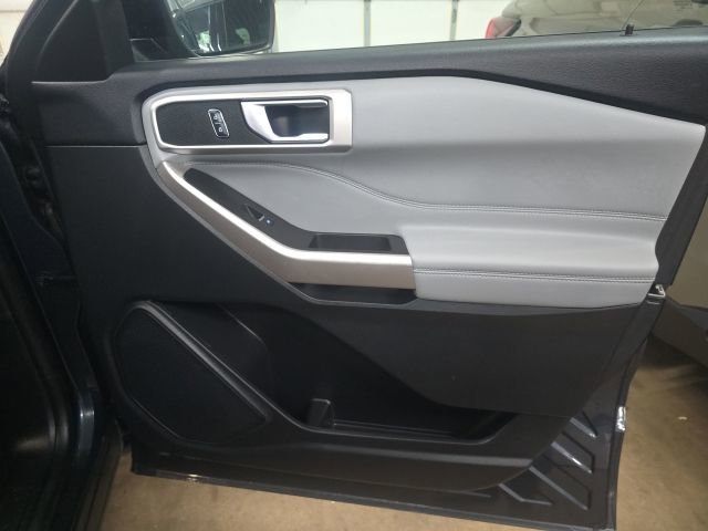 Used 2023 Ford Explorer XLT w/ Equipment Group 202A image 5