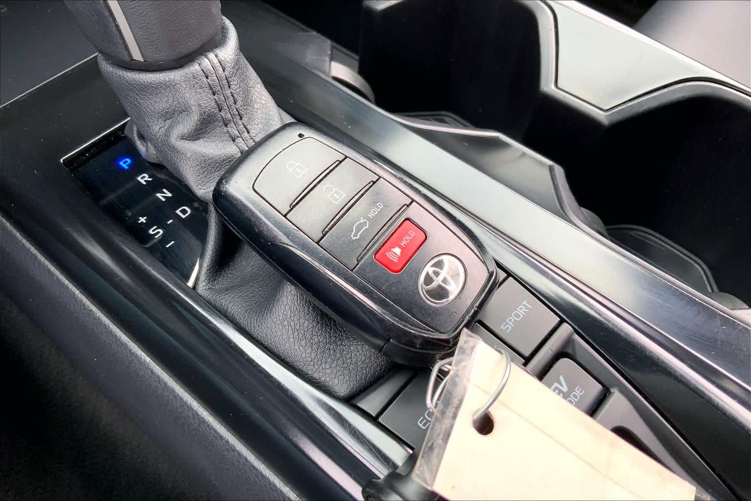 Used 2025 Toyota Camry SE FWD image 14