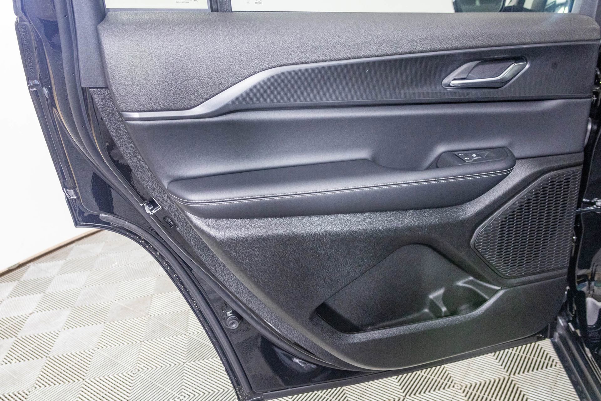 New 2025 Jeep Grand Cherokee L Laredo w/ Luxury Tech Group I image 26