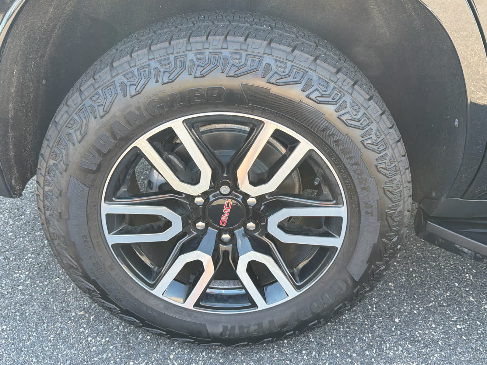 Certified 2022 GMC Yukon AT4 w/ Technology Package AWD/4WD image 32