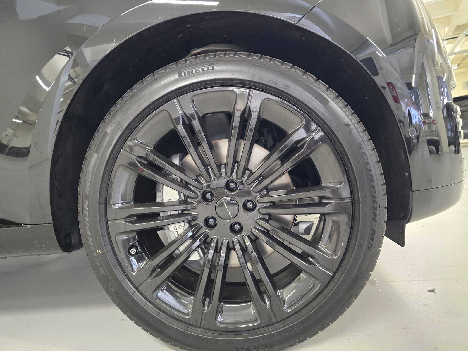 New 2026 Land Rover Range Rover Long Wheelbase SE AWD/4WD image 9