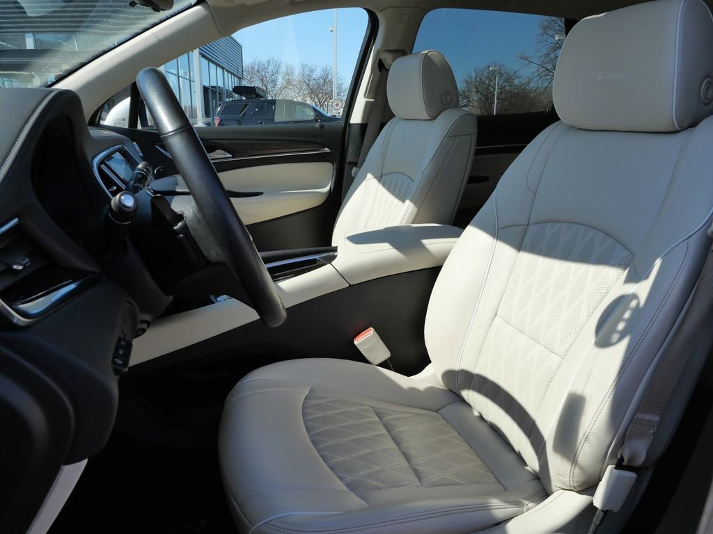 Used 2022 Buick Enclave Avenir w/ Avenir Technology Package image 31