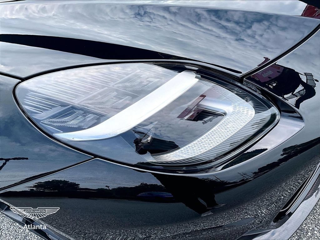 Used 2025 Aston Martin Vanquish RWD image 22