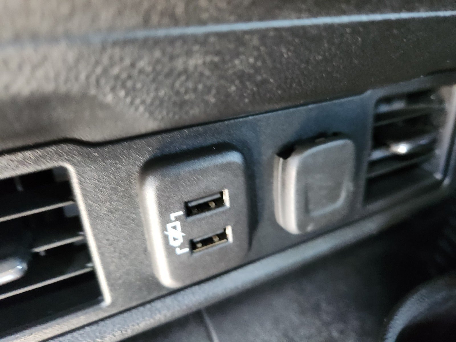 Used 2022 Chevrolet Silverado 1500 RST AWD/4WD image 25