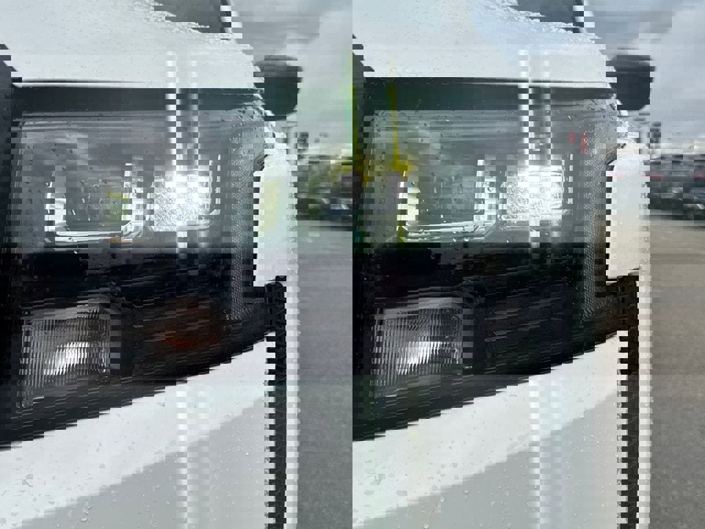 New 2026 Nissan Frontier SV w/ All-Weather Content Package image 9