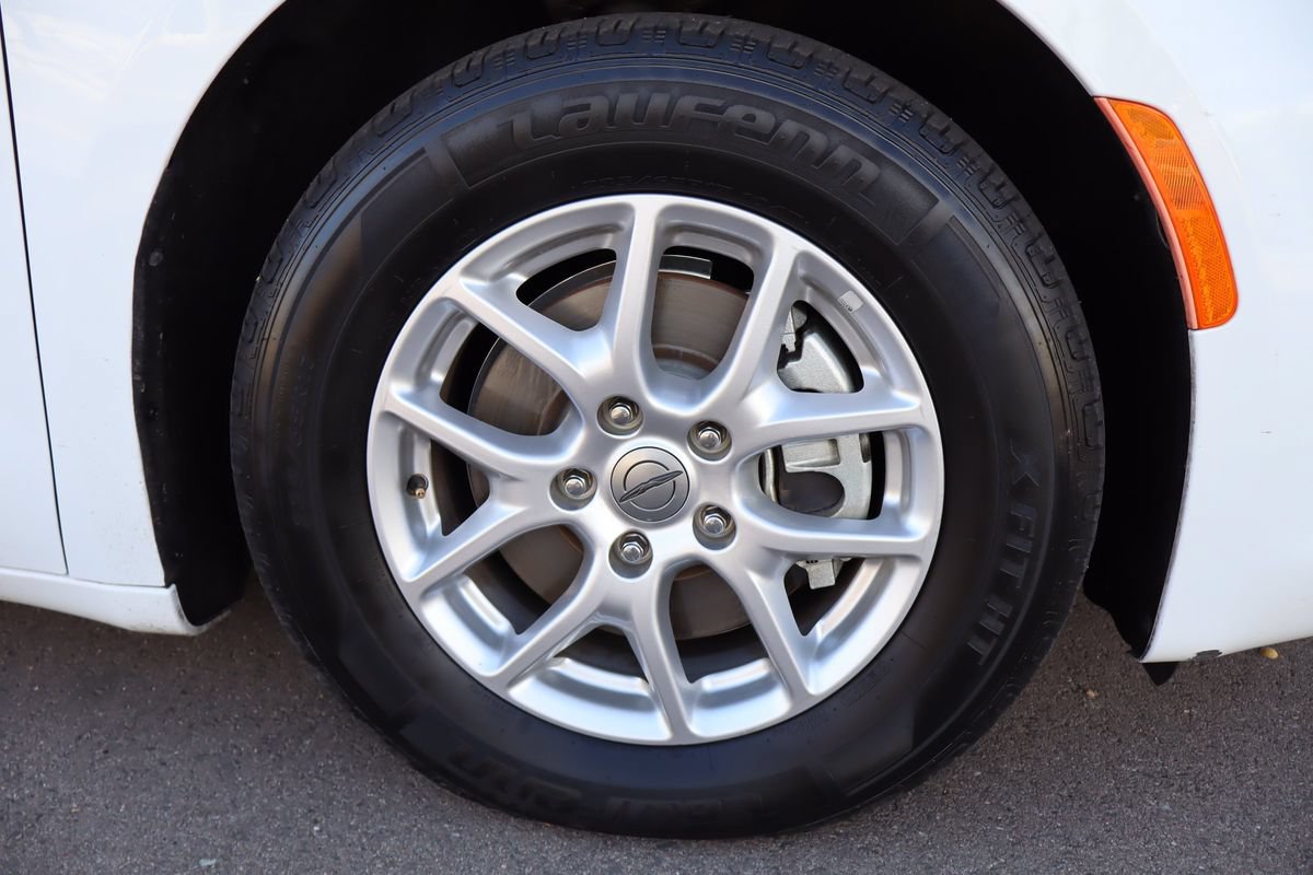 Used 2022 Chrysler Voyager LX FWD image 44