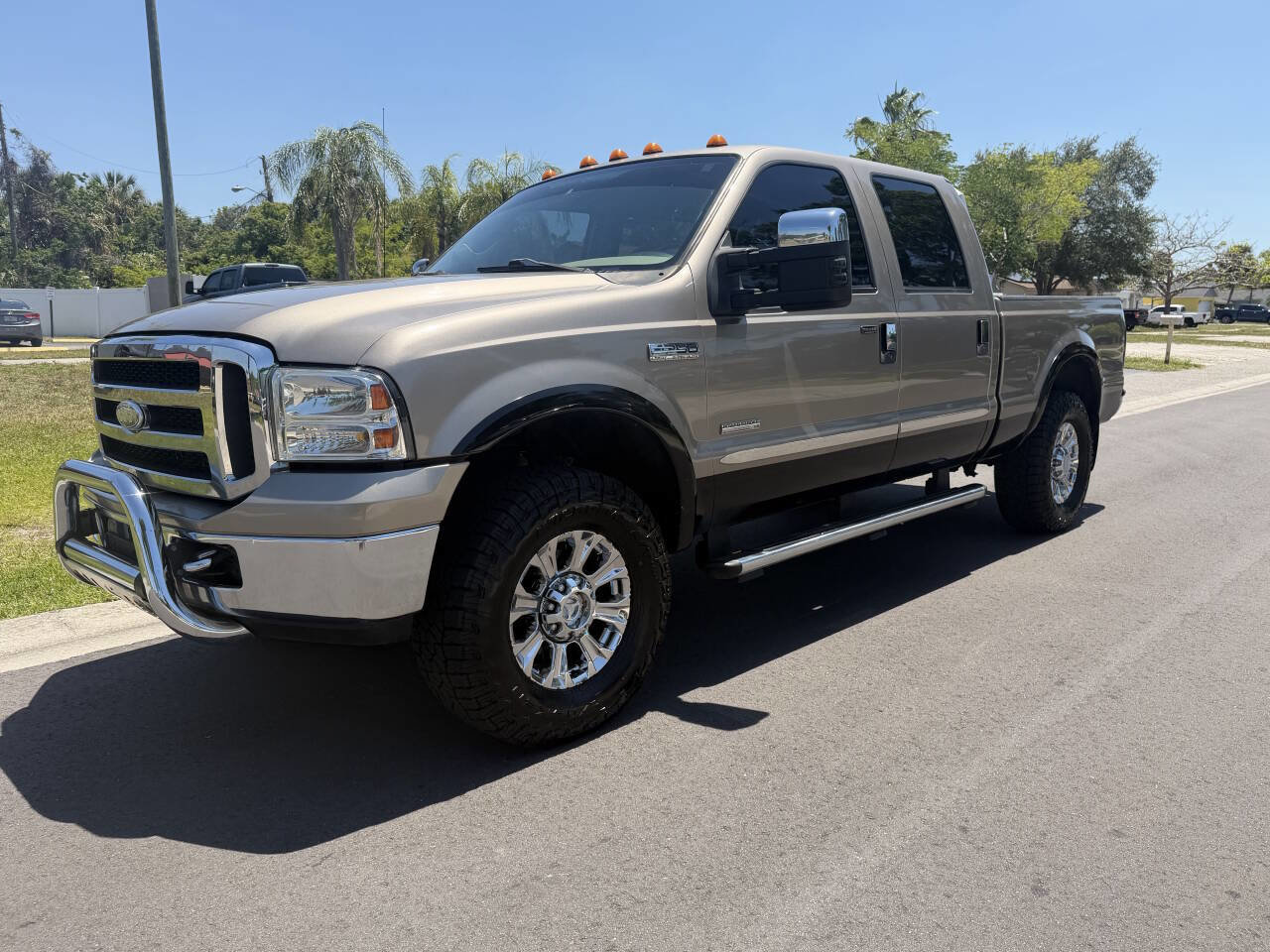 Used 2006 Ford F250 Lariat image 1