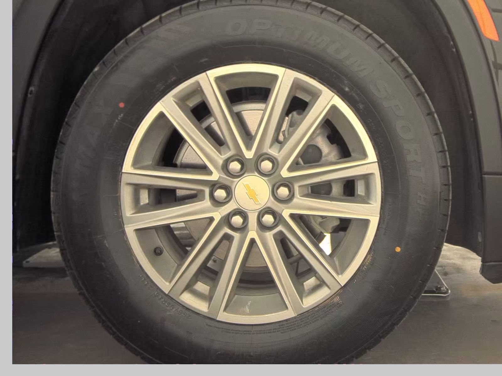 Used 2023 Chevrolet Traverse LT image 11