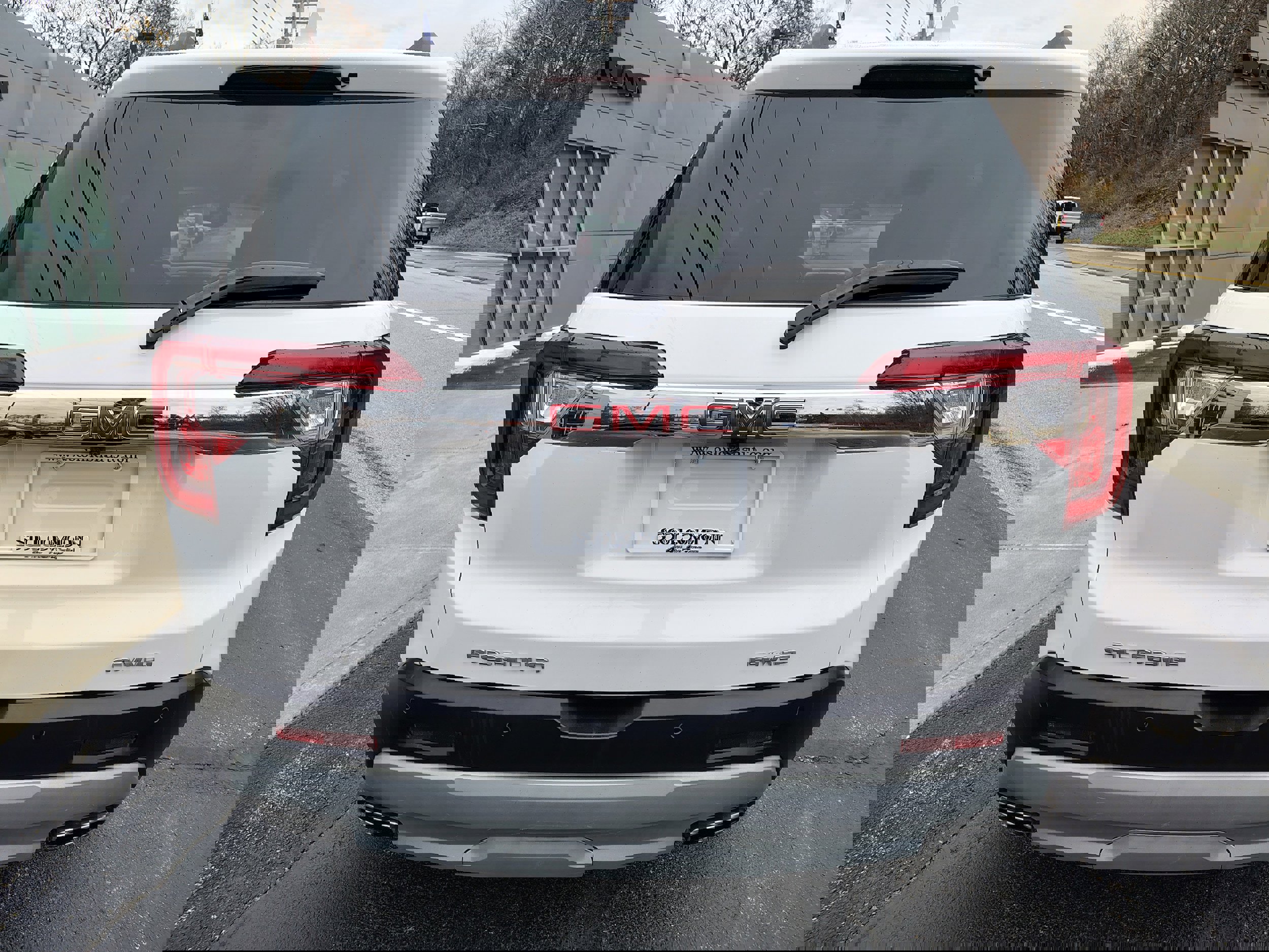 Used 2023 GMC Acadia SLE w/ Driver Convenience Package image 8