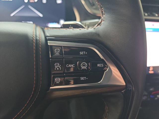 Used 2025 Jeep Grand Cherokee Summit AWD/4WD image 19