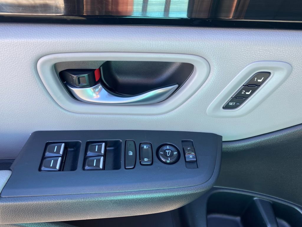 Used 2024 Honda Pilot Touring image 14
