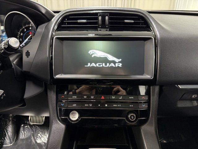 Used 2019 Jaguar F-PACE Premium image 15