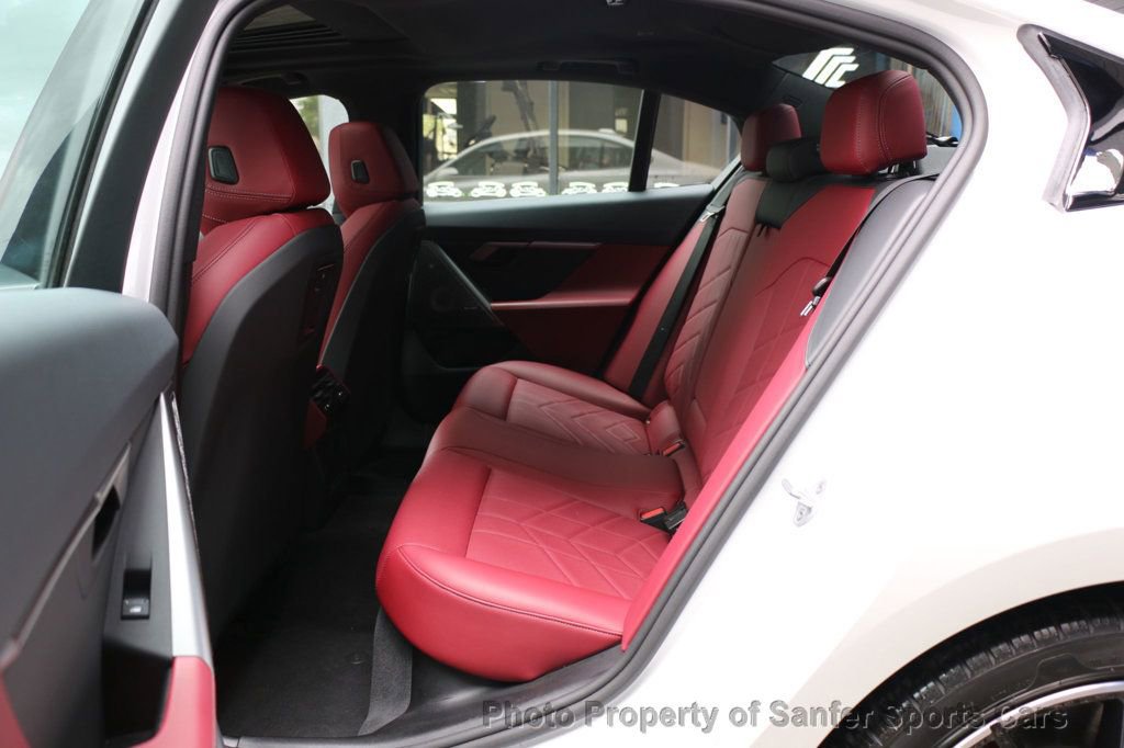 Used 2025 BMW 540i xDrive w/ Premium Package image 32