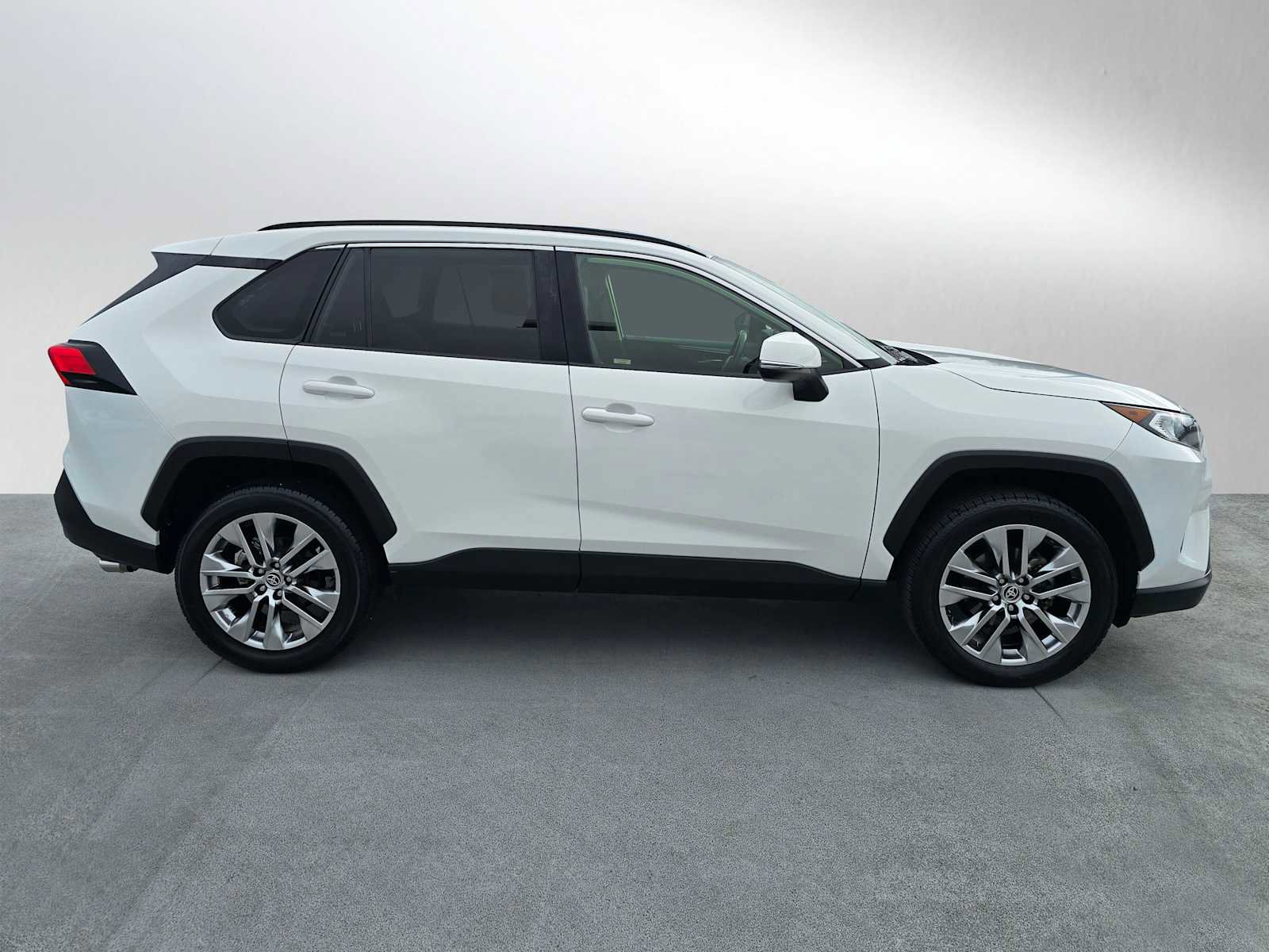 Certified 2020 Toyota RAV4 XLE Premium image 2