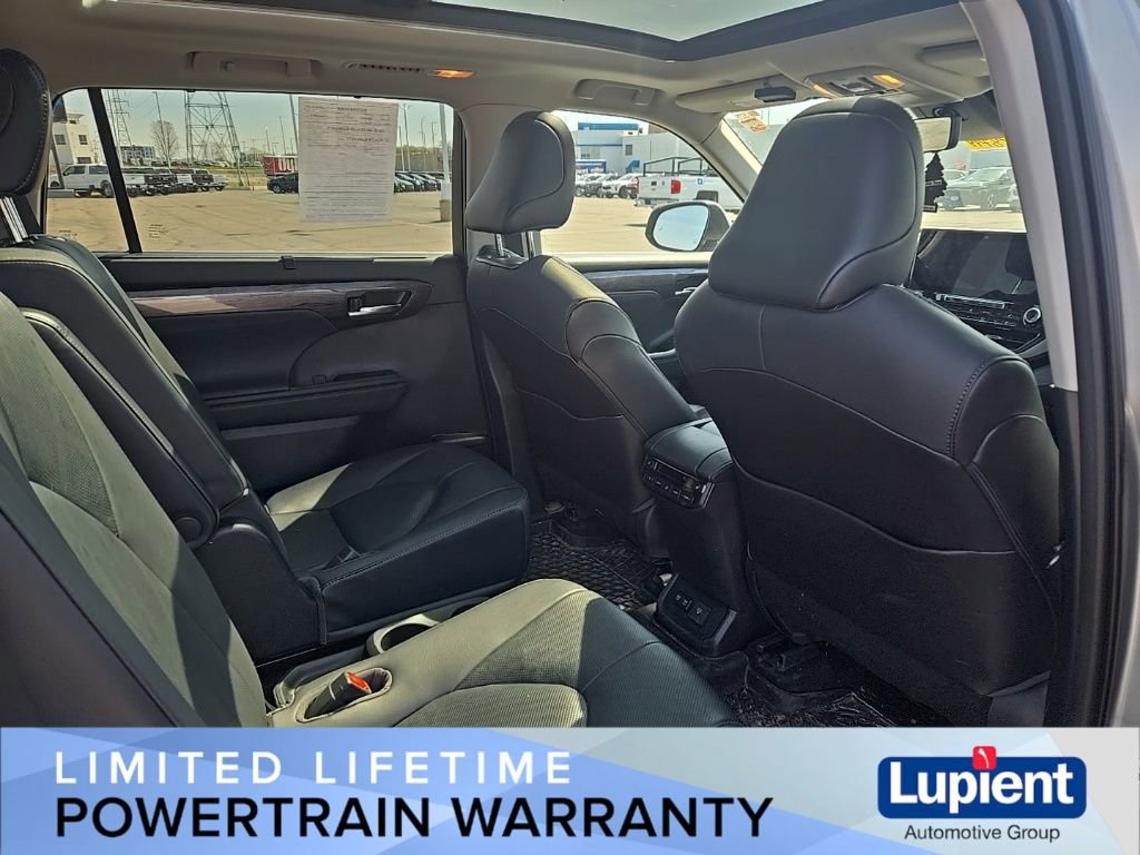 Used 2021 Toyota Highlander Platinum AWD/4WD image 15