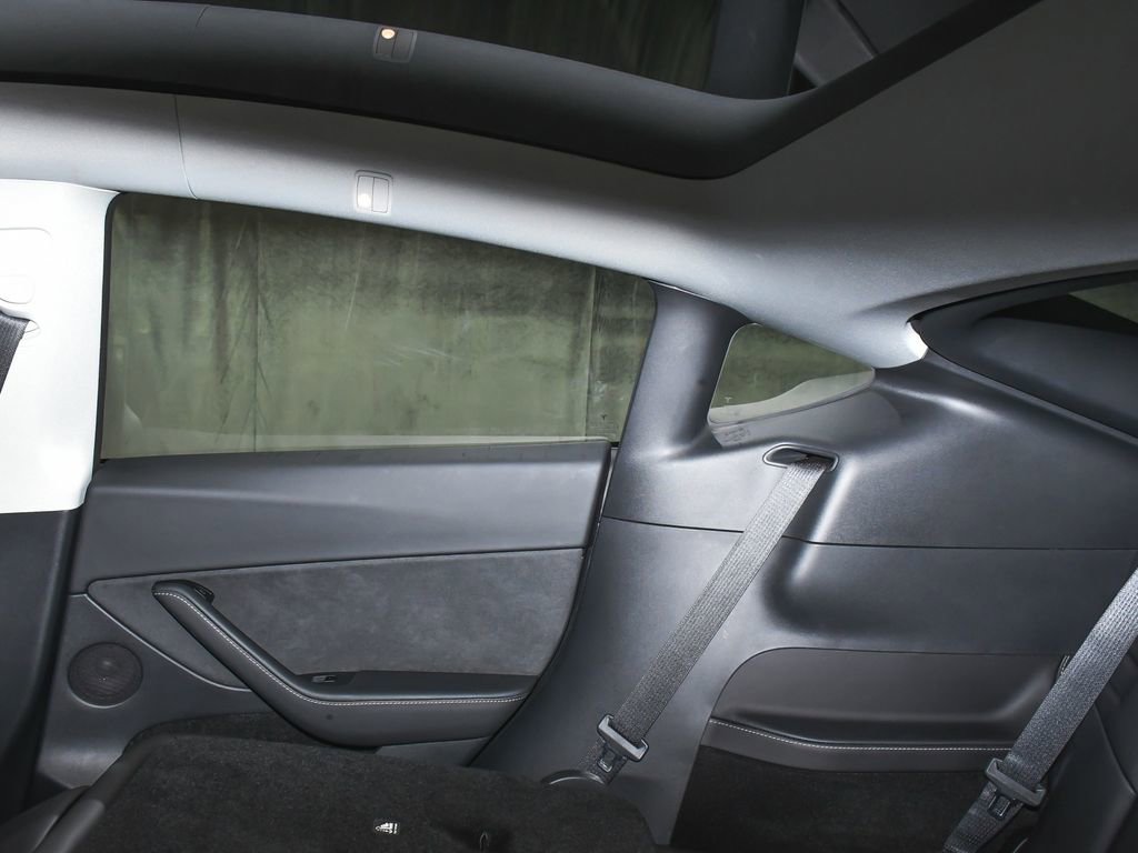 Used 2025 Tesla Model Y Long Range AWD/4WD image 56