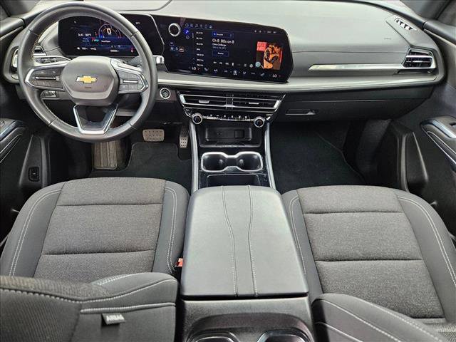 Used 2025 Chevrolet Traverse LT image 17