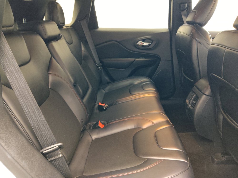 Used 2019 Jeep Cherokee Trailhawk w/ Comfort/Convenience Group AWD/4WD image 19