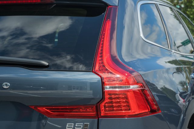 Certified 2023 Volvo XC60 B5 Plus w/ Climate Package AWD/4WD image 7