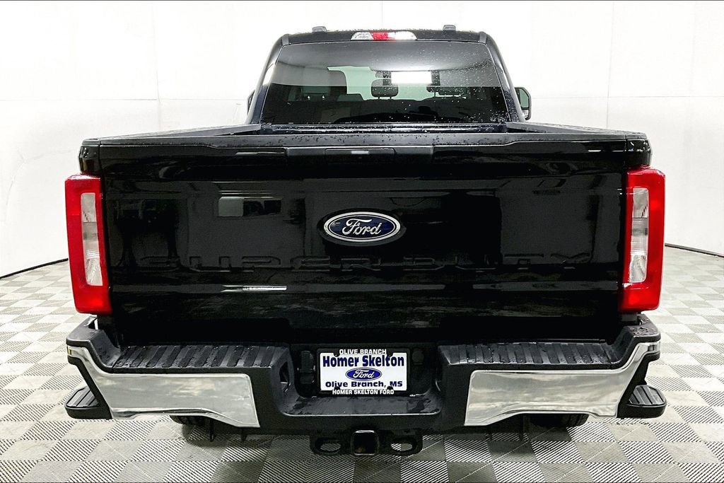 Used 2025 Ford F250 XLT image 4