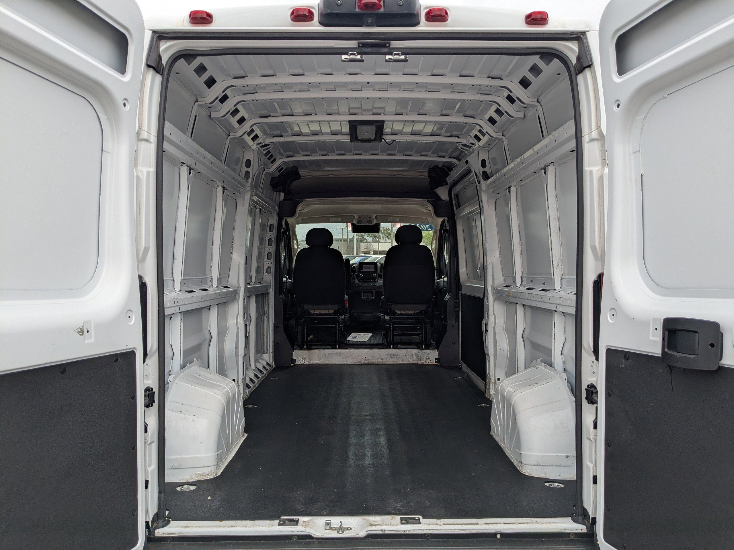 Used 2025 RAM ProMaster 2500 w/ Convenience Group image 12