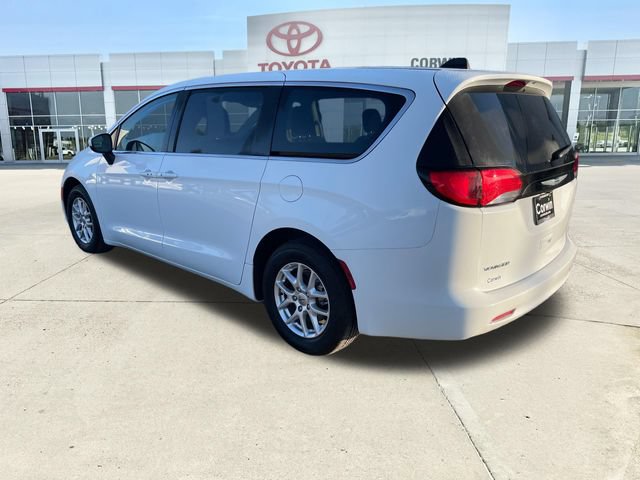 Used 2023 Chrysler Voyager LX FWD image 3