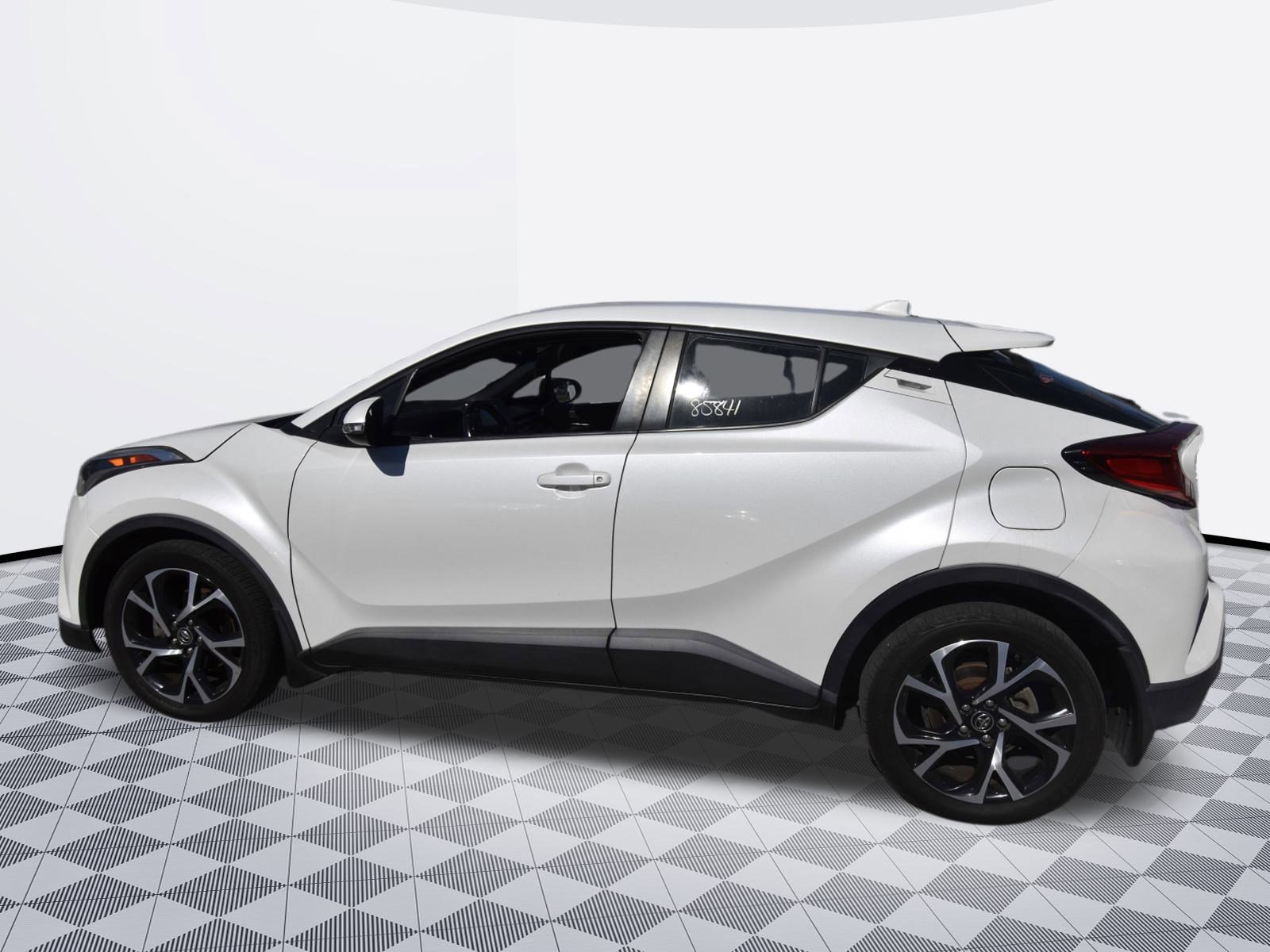 Used 2018 Toyota C-HR XLE image 6