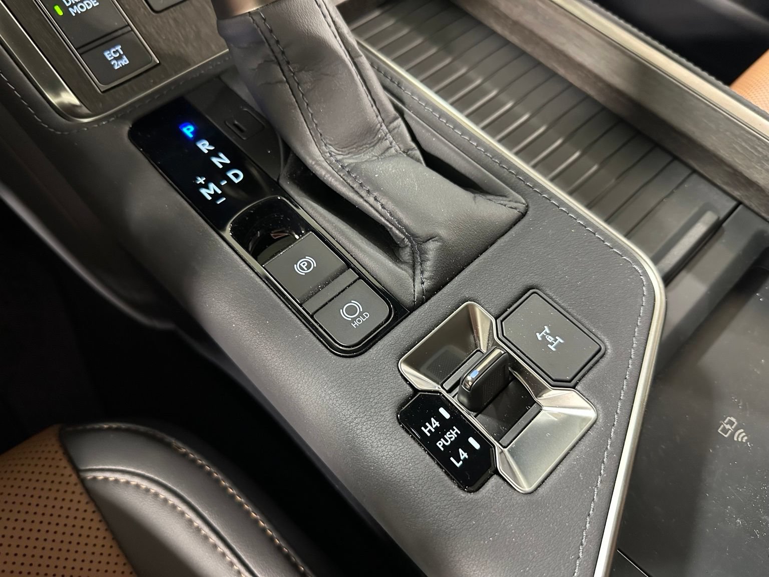 Used 2026 Lexus GX 550 w/ Accessory Package (2T) AWD/4WD image 30