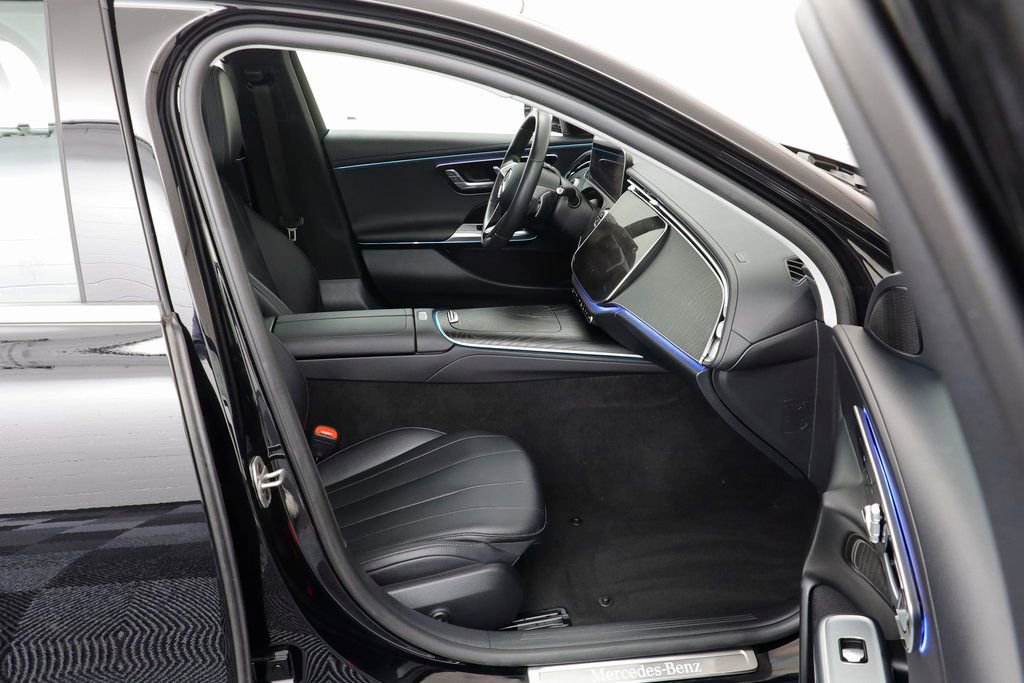 Used 2025 Mercedes-Benz E 350 Sedan image 21