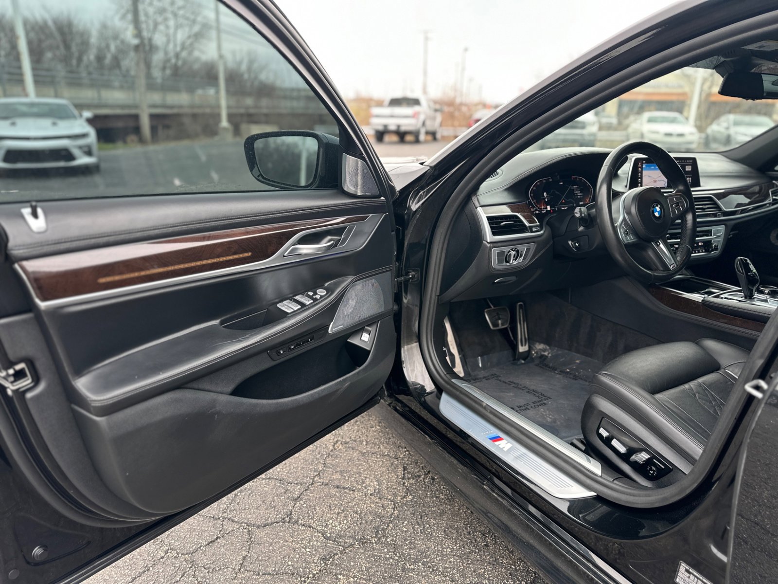 Used 2020 BMW 740i w/ M Sport Package image 16