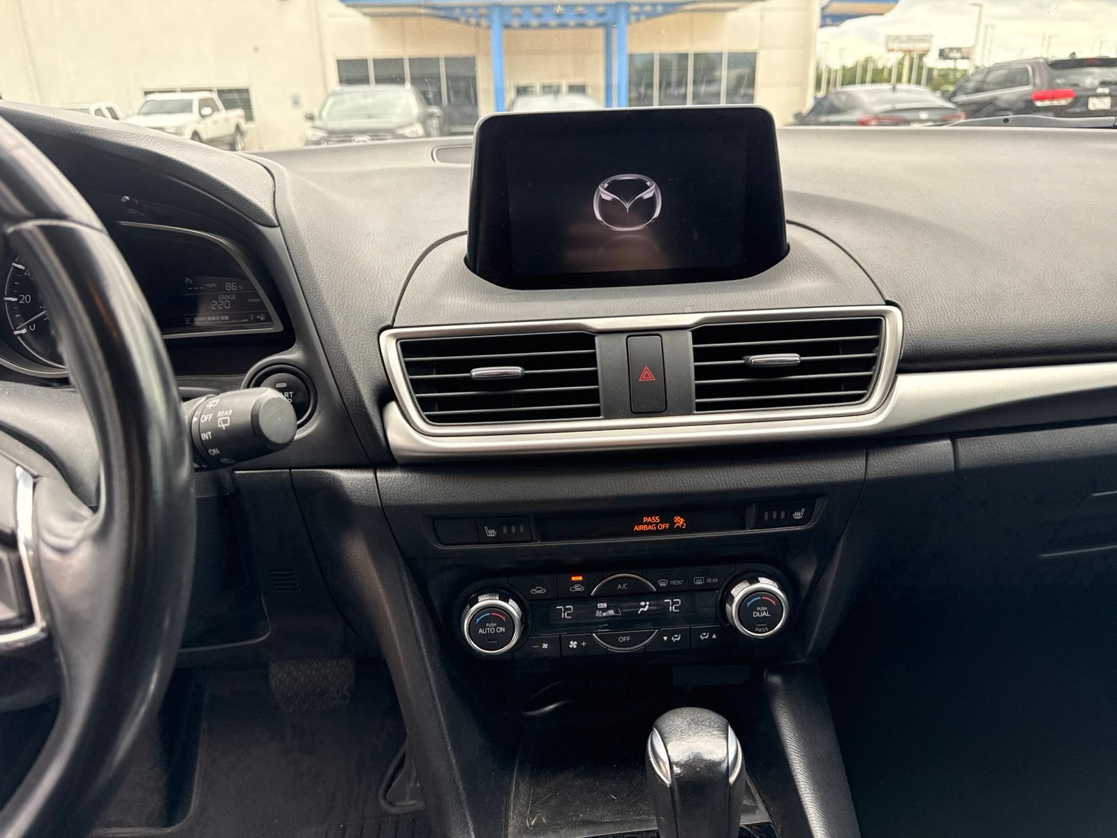 Used 2018 MAZDA MAZDA3 Touring FWD image 13