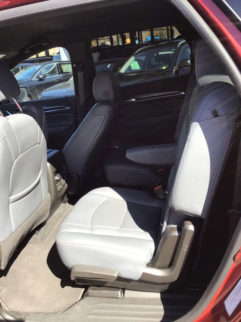 Used 2024 Buick Enclave Premium image 6